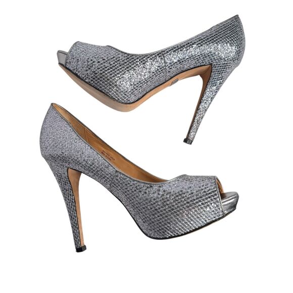 Badgley Mischka Silver Metallic Peep-Toe Platform Heels Size 8 Evening Shoes - Picture 1 of 10